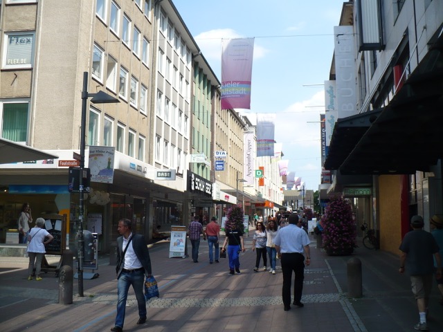 pedestrian boulevard