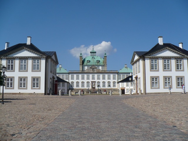 approaching Fredensborg Palace