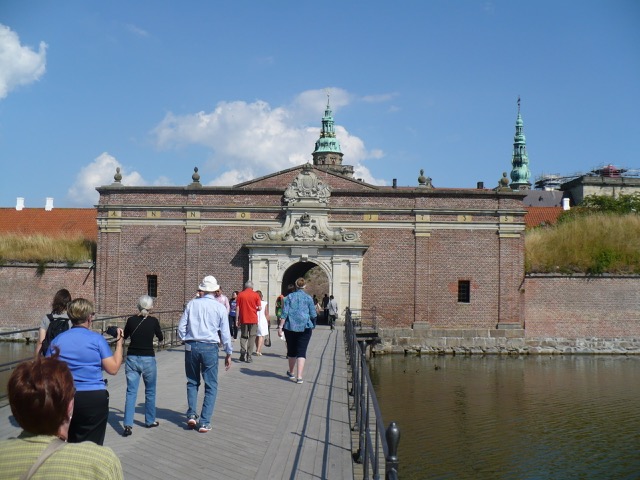 outer gate